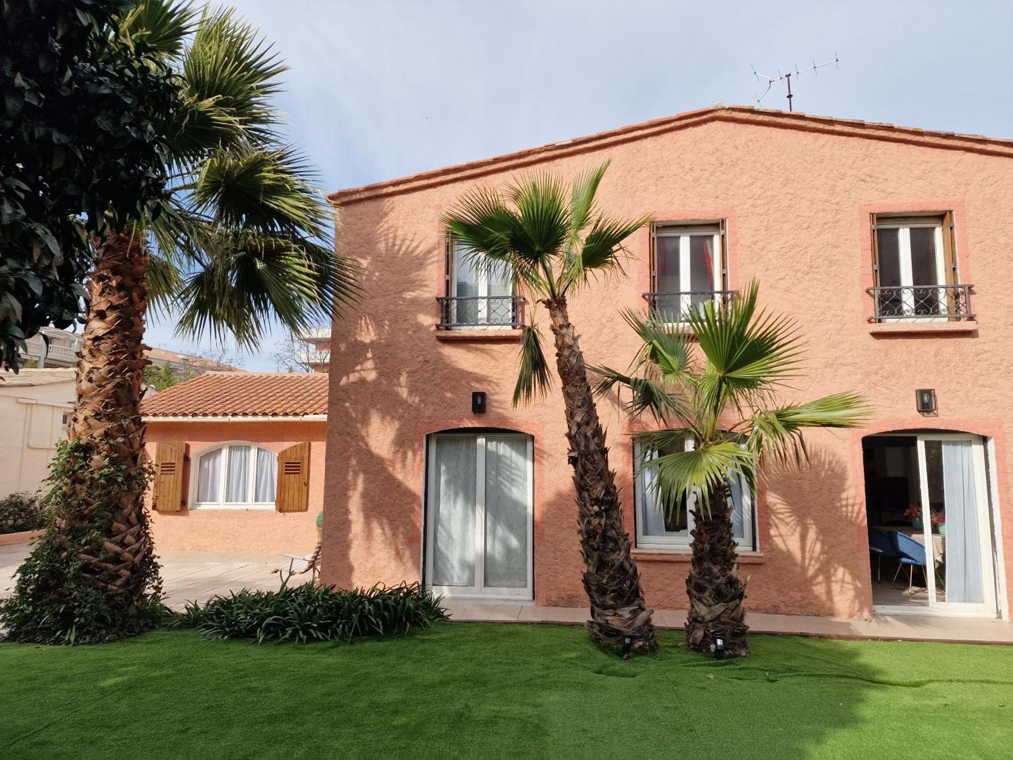 Haut De Villa A 700 Metres De La Plage, Totalement Independant Et Accessible Par Un Escalier Exterieur Sainte-Maxime Exterior foto
